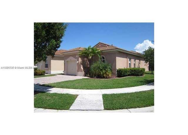 Property at 982 NE 37th Pl, Homestead, FL 33033, 3 beds, 2 baths