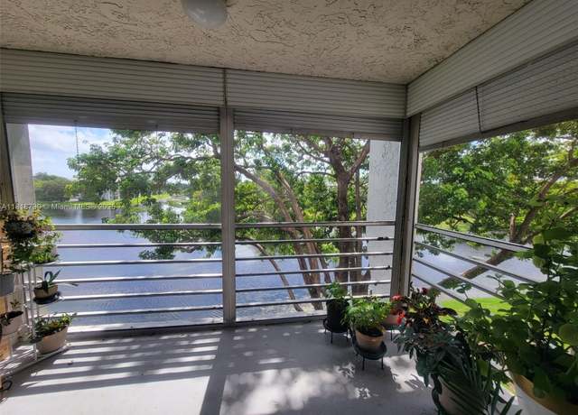 Property at 9235 Lagoon Pl #403, Davie, FL 33324, 2 beds, 2 baths