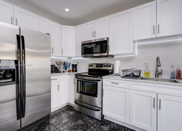 Property at 2784 NW 9th St, Fort Lauderdale, FL 33311, 4 beds, 3 baths