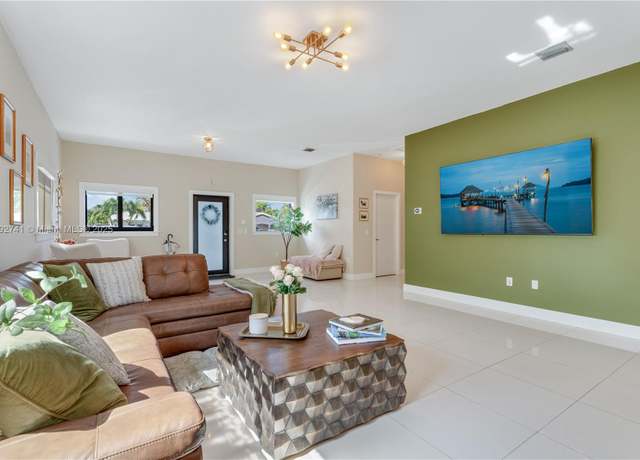 Property at 6470 SW 33rd St, Miami, FL 33155, 4 beds, 3 baths
