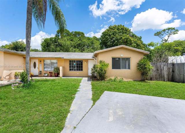 Property at 22123 SW 62nd Ct, Boca Raton, FL 33428, 3 beds, 2 baths