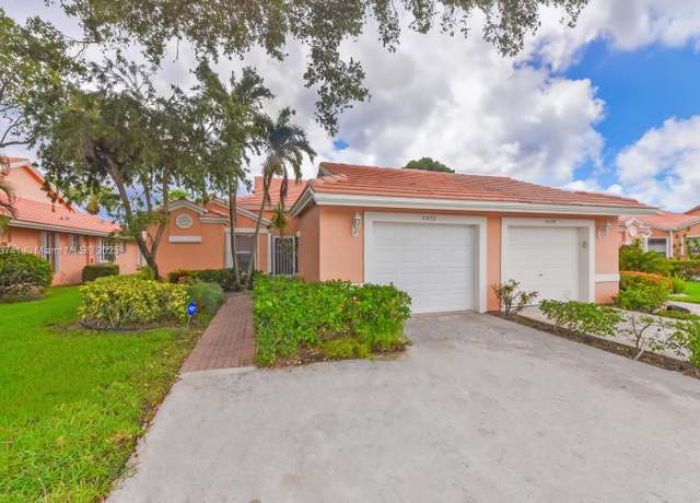Property at 5570 Royal Lake Cir, Boynton Beach, FL 33437, 2 beds, 2 baths