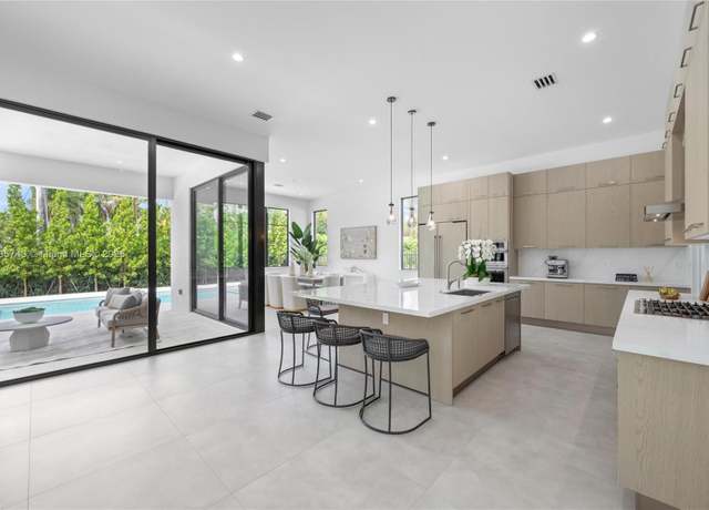 Property at 7482 SW 73rd Pl, Miami, FL 33143, 7 beds, 6 baths