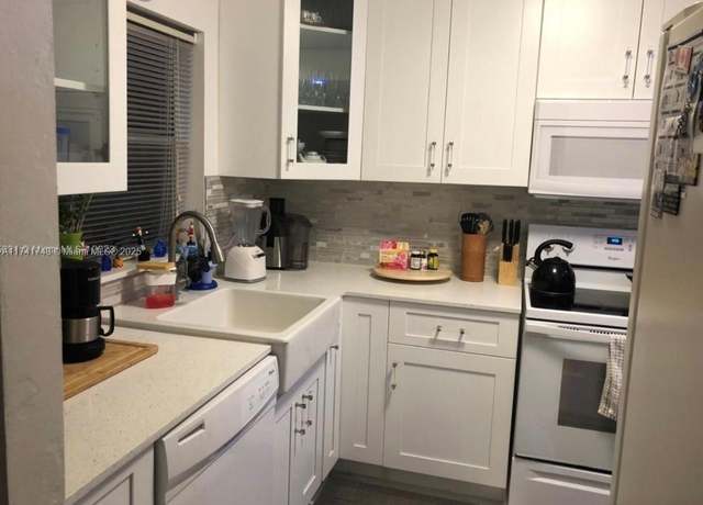 Property at 9821 Sunrise Lakes Blvd #112, Sunrise, FL 33322, 1 bed, 1.5 baths