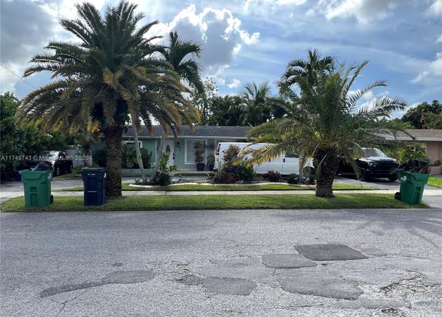 Property at 1621 SW 93rd Ct, Miami, FL 33165, 3 beds, 3 baths