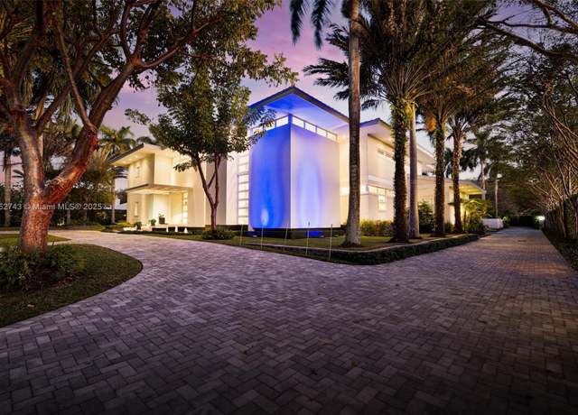 Property at 6080 SW 88th St, Pinecrest, FL 33156, 6 beds, 7 baths