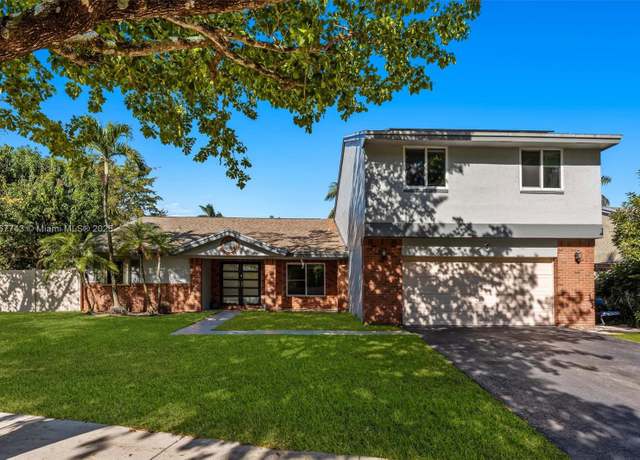 Property at 621 Lexington Ave, Davie, FL 33325, 4 beds, 2.5 baths