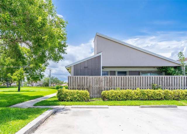 Property at 500 S Woodgate Cir Unit A, Sunrise, FL 33326, 3 beds, 2 baths