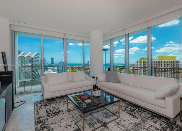 Property at 92 SW 3rd St #4605, Miami, FL 33130, 2 beds, 2.5 baths