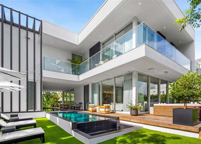Property at 810 W 47th Ct - The Ritz Carlton Miami Bch, Miami Beach, FL 33140, 4 beds, 4.5 baths