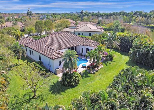 Property at 4455 Parkside Rd, Davie, FL 33328, 5 beds, 4.5 baths