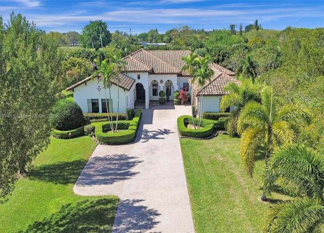 Property at 4455 Parkside Rd, Davie, FL 33328, 5 beds, 4.5 baths