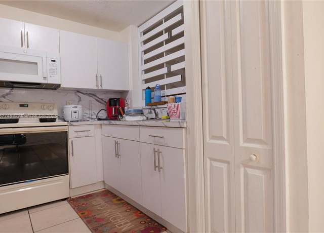 Property at 25136 SW 124th Ave, Homestead, FL 33032, 4 beds, 2 baths