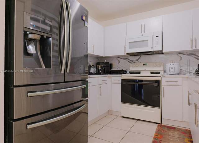 Property at 25136 SW 124th Ave, Homestead, FL 33032, 4 beds, 2 baths