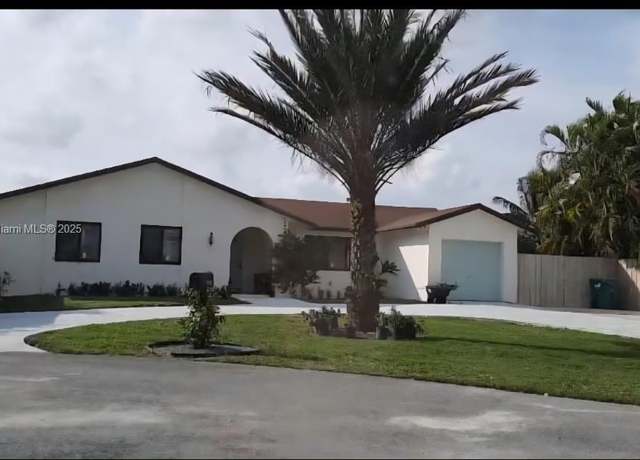 Property at 17124 SW 109th Ct, Miami, FL 33157, 3 beds, 2 baths