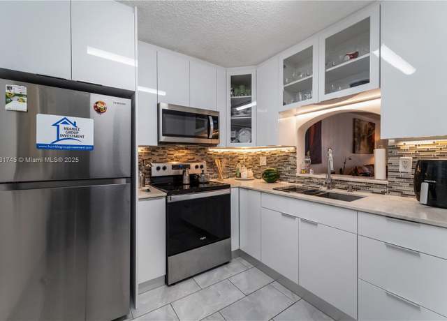 Property at 2800 Somerset Dr Unit 215J, Lauderdale Lakes, FL 33311, 2 beds, 2 baths