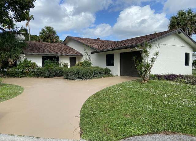 Property at 6205 Jacaranda Cir, Tamarac, FL 33319, 3 beds, 2 baths