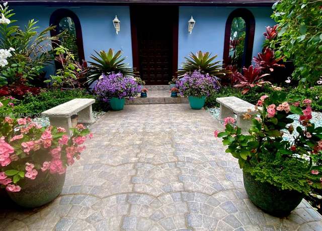 Property at 1524 39th St, West Palm Beach, FL 33407, 4 beds, 3.5 baths