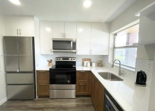 Property at 9750 Sunrise Lakes Blvd #109, Sunrise, FL 33322, 2 beds, 2 baths