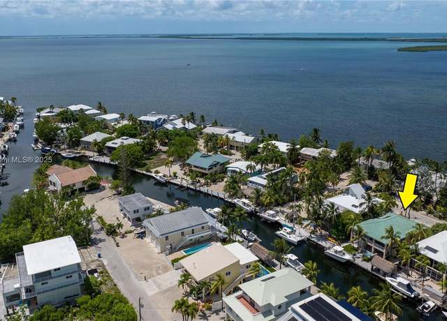 Property at 19 North Dr, Key Largo, FL 33037, 3 beds, 2 baths