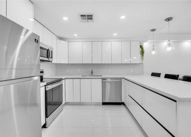 Property at 100 Bayview Dr #430, Sunny Isles Beach, FL 33160, 1 bed, 1.5 baths