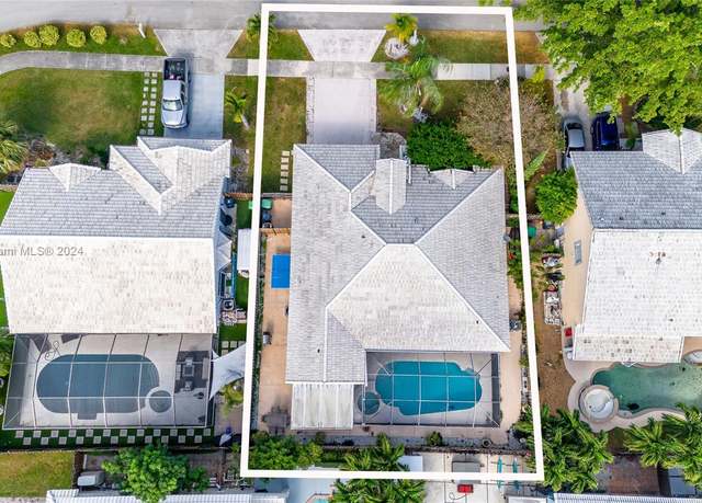 Property at 9420 SW 212th Ter, Cutler Bay, FL 33189, 4 beds, 2 baths