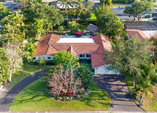 Property at 6860 SW 128th St, Pinecrest, FL 33156, 5 beds, 3 baths