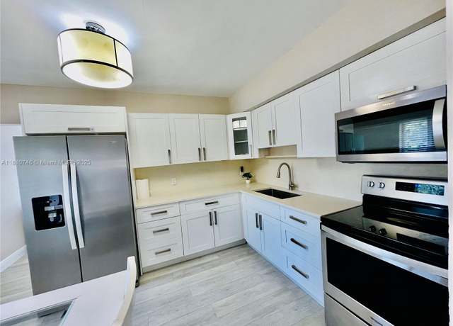 Property at 1002 S 27th Ave, Hollywood, FL 33020, 3 beds, 2 baths