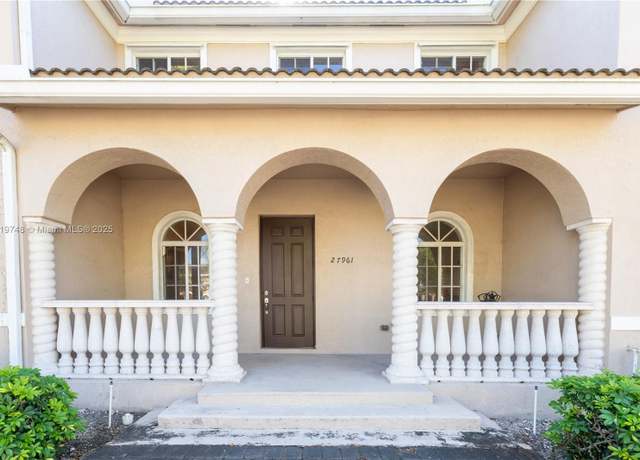 Property at 27961 SW 140th Ave, Homestead, FL 33032, 2 beds, 2.5 baths