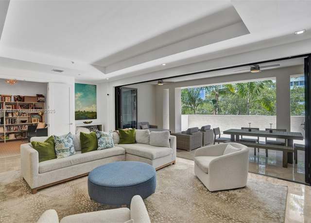 Property at 718 Valencia Ave #204, Coral Gables, FL 33134, 3 beds, 3.5 baths