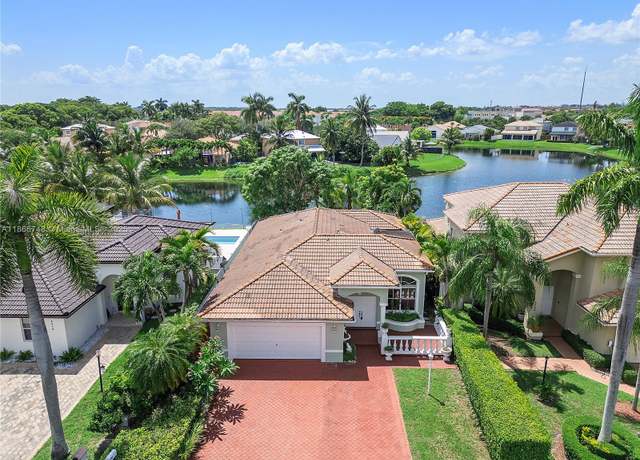 Property at 9510 SW 164th Ct, Miami, FL 33196, 3 beds, 2.5 baths