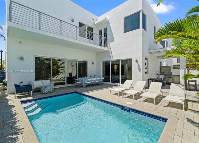 Property at 7457 NW 101st Ave, Doral, FL 33178, 5 beds, 5 baths