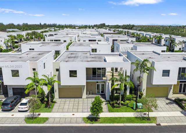 Property at 7457 NW 101st Ave, Doral, FL 33178, 5 beds, 5 baths