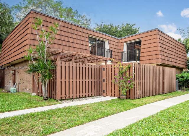 Property at 11920 SW 9th Mnr #11920, Davie, FL 33325, 3 beds, 2.5 baths