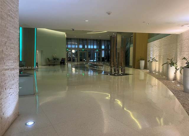 Property at 92 SW 3rd St #3803, Miami, FL 33130, 3 beds, 2.5 baths