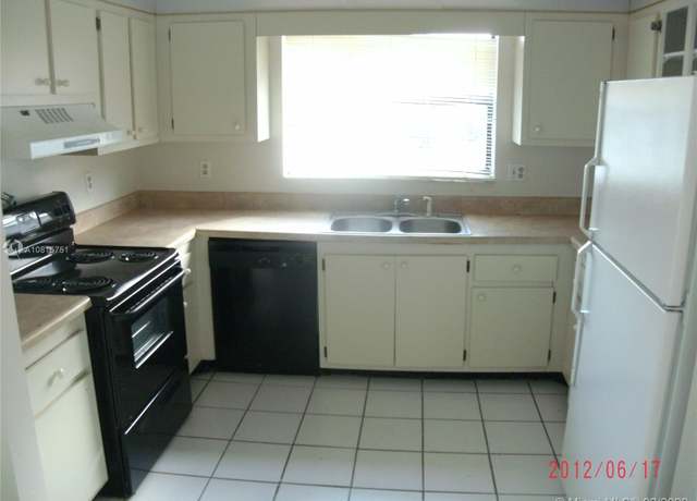 Property at 1338 White Pine Dr Unit 9-D, Wellington, FL 33414, 3 beds, 2 baths