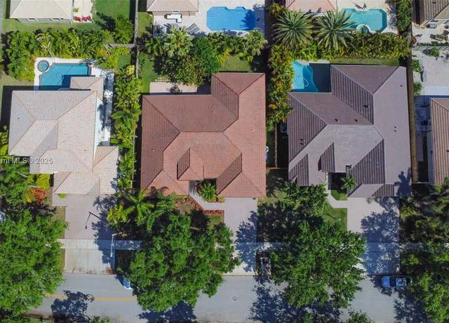 Property at 16547 Mariposa Cir S, Pembroke Pines, FL 33331, 4 beds, 2.5 baths