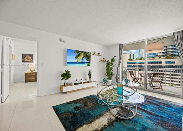 Property at 1200 Brickell Bay Dr #1920, Miami, FL 33131, 1 bed, 1 bath