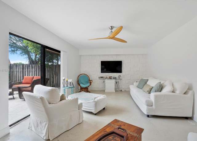 Property at 839 Blue Ridge Cir #839, West Palm Beach, FL 33409, 2 beds, 2.5 baths