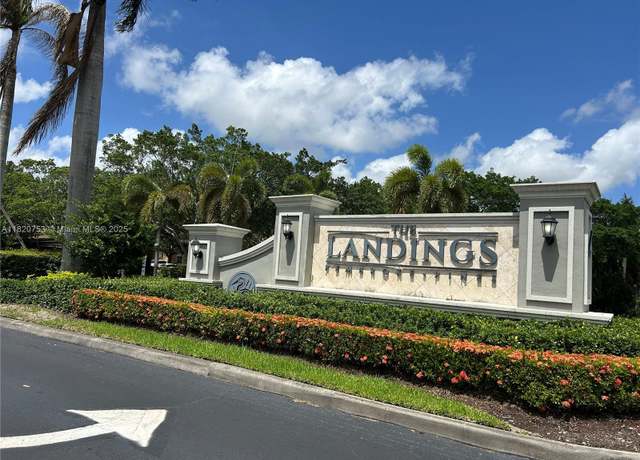 Property at 10257 SW 12th St, Pembroke Pines, FL 33025, 4 beds, 2.5 baths