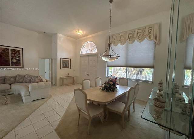 Property at 10257 SW 12th St, Pembroke Pines, FL 33025, 4 beds, 2.5 baths