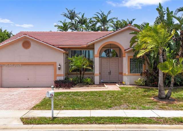 Property at 10257 SW 12th St, Pembroke Pines, FL 33025, 4 beds, 2.5 baths