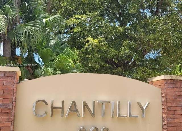 Property at 900 NE 195th St #620, Miami, FL 33179, 3 beds, 2 baths