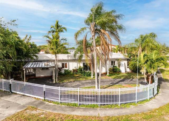 Property at 660 E 10th Pl, Hialeah, FL 33010, 5 beds, 4 baths