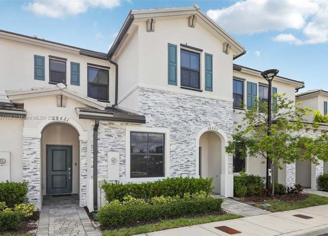Property at 28625 SW 132nd Ct, Homestead, FL 33033, 3 beds, 2.5 baths
