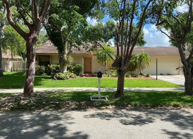 Property at 11611 SW 112th St, Miami, FL 33176, 3 beds, 2 baths
