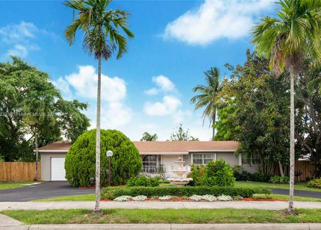 Property at 4235 SW 97th Ave, Miami, FL 33165, 4 beds, 3 baths