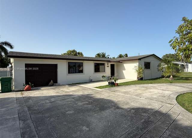 Property at 16221 SW 283rd St, Homestead, FL 33033, 5 beds, 3 baths