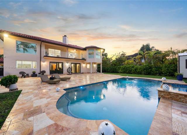 Property at 9621 W Calusa Club Dr, Miami, FL 33186, 6 beds, 6 baths