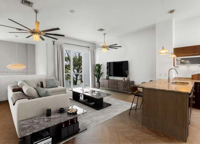 Property at 315 NE 7 St, Fort Lauderdale, FL 33304, 3 beds, 3.5 baths